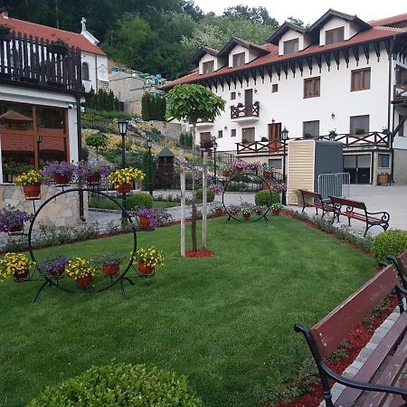 Valja Mare Moma Apartment Golubăţ Exterior foto