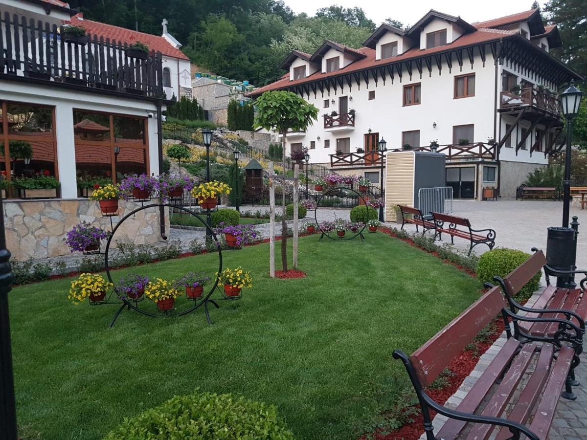 Valja Mare Moma Apartment Golubăţ Exterior foto